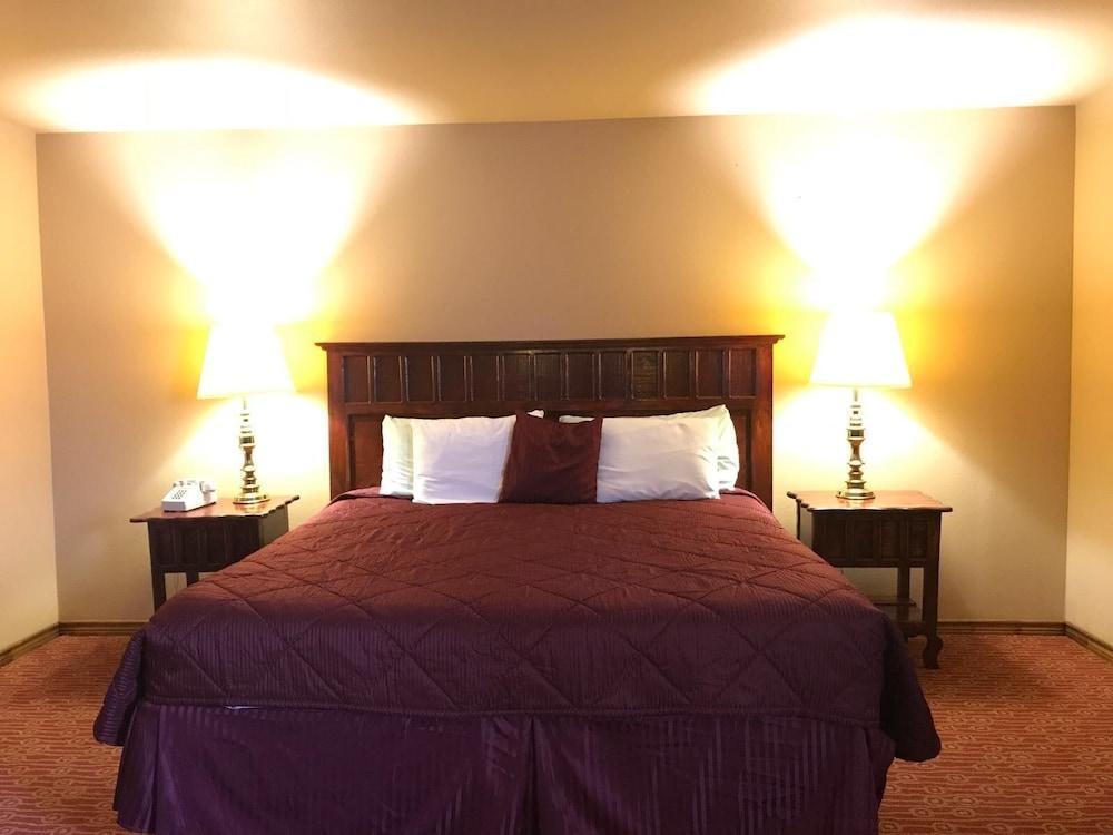 Camino Real Motel 5*